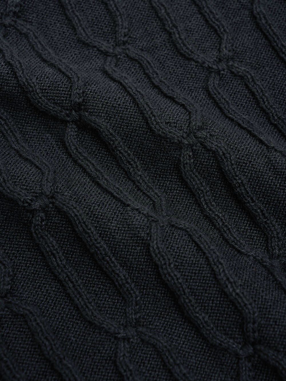 Dewsbury V Neck Penrose Black